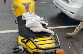 Motociclista é preso após ser flagrado com placa adulterada com fita isolante