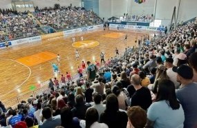 Torcida lota ginásio de Videira para assistir o Joaçaba Futsal na Liga Nacional