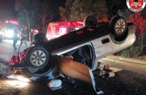 Casal de idosos fica ferido após colisão seguida de capotamento na SC-350