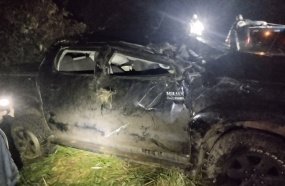 Jovem capota caminhonete ao perder o controle da direção na SC-150