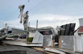 Temporais provocam danos no Oeste e devem se intensificar nas próximas horas