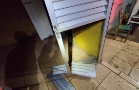 Assaltante armado com facão invade casa e agride casal de idosos