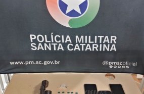 Polícia intercepta veículo e recaptura foragido com drogas e arma 