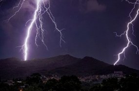 Santa Catarina tem previsão de chuva intensa e risco de temporais