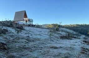 Geada transforma paisagens do interior de Herval d’Oeste 