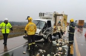 Colisão entre caminhões deixa motorista ferido no Meio-Oeste