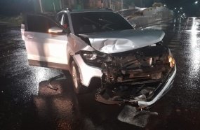 Mulher é socorrida com dores após colisão frontal em Capinzal
