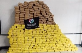 Casal é preso com 200 kg de maconha em carro clonado