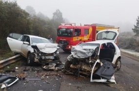 Motorista fica preso às ferragens após colisão frontal em Campos Novos