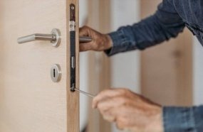 Homem é condenado por cortar luz e trocar fechaduras da casa da ex-companheira