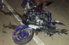 Motociclista morre após atropelar jovem que filmava área de escape na SC-135