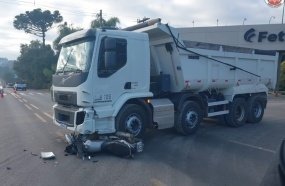 Motociclista fica ferido após colidir em caminhão na SC-135
