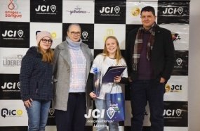 Aluna de Luzerna vence etapa local do concurso Oratória nas Escolas da JCI