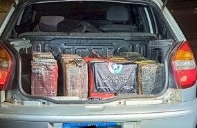 Motorista tenta fugir, mas é preso com 328 kg de maconha no Oeste