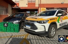 Dupla do Paraguai é flagrada com 122 kg de maconha na SC-114