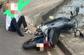 Adolescente de moto quase atropela pedestre e sofre acidente ao fugir da PM