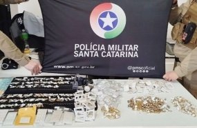 Ladrão é flagrado escondido no forro de shopping após furto milionário de joias