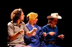 Exposição celebra a história de personagens do Teatro de Joaçaba