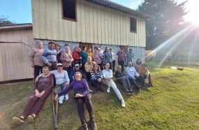 Intercâmbio cultural entre idosos une campo e cidade em Joaçaba