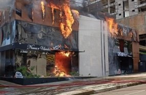 Incêndio de grandes proporções destrói loja de móveis no centro de Concórdia