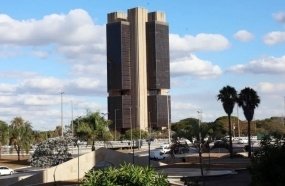 Banco Central mantém juros básicos da economia em 15% ao ano 