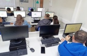 Jovens acolhidos participam de cursos, visitas a indústrias e vivência rural 