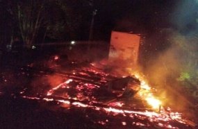 Casal se salva ao pular pela janela durante incêndio em residência 