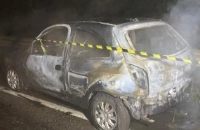 Jovem é encontrado carbonizado dentro de carro em chamas 