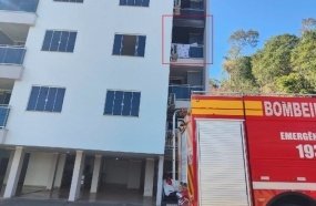 Bombeiro de folga salva animais e evita tragédia em incêndio de apartamento