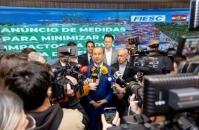 Governo de SC anuncia pacote para apoiar empresas afetadas pelo tarifaço dos EUA