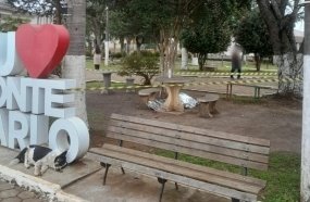 Adolescente mata homem a facadas na Praça Central de Monte Carlo