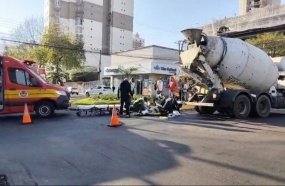 Idosa de 64 anos morre após ser atropelada por caminhão betoneira
