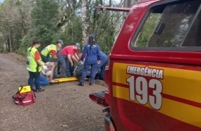 Piloto de parapente é resgatado após queda no Morro do Agudo