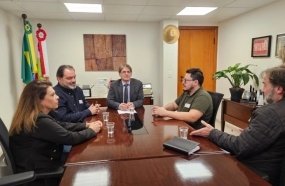 Deputado Saretta reforça apoio a projetos sociais e culturais das escolas de samba 