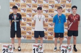 Atletas da AMOB conquistam 14 medalhas de ouro no Estadual de Badminton