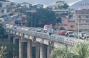 Policial militar evita que homem se jogue da Ponte Emílio Baumgart