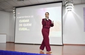 Curso de Psicologia da Unoesc promove palestra com Laine Valgas 