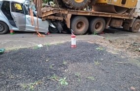 Jovem é socorrido em estado grave após colisão em traseira de caminhão