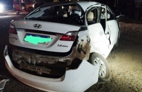 Colisão entre carro e caminhão deixa mulher presa às ferragens na BR-282