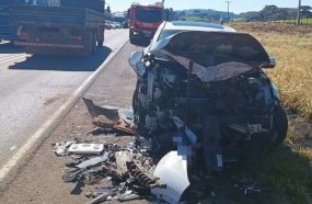 Motorista morre e quatro pessoas ficam feridas após colisão na BR-470