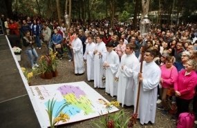 Milhares de fiéis celebram Jubileu de Ouro da Diocese de Joaçaba