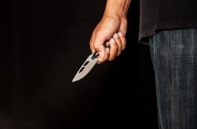 Homem que atacou companheira com canivete após crise de ciúmes é condenado