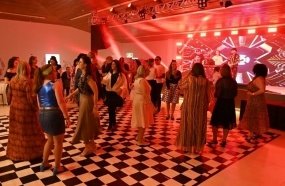 Festa retrô celebra 85 anos da ACIOC e o Dia da Mulher Empresária