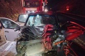 Idosos ficam feridos após carro colidir na traseira de carreta na SC-350
