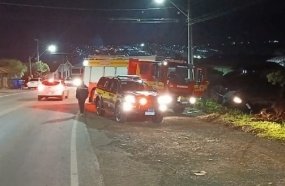 Motorista morre após carro sair da pista e capotar na SC-452