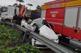 Colisão entre picape e carreta mata casal na Serra catarinense