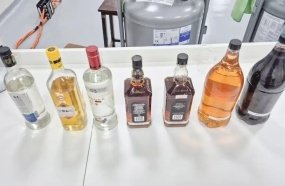 Perícia confirma que metanol em bebidas foi adicionado, não produzido naturalmente