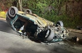 Motorista é resgatado das ferragens após capotar veículo na BR-282