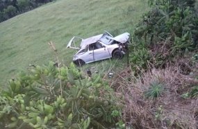 Jovem de 20 anos fica ferido após capotamento na SC-355