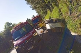 Jovem de 21 anos fica ferido após carro sair da pista na BR-282